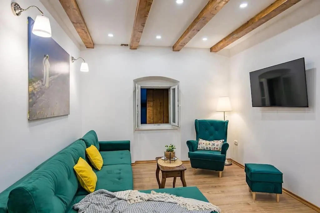 Old Tower Center Apartment Pula