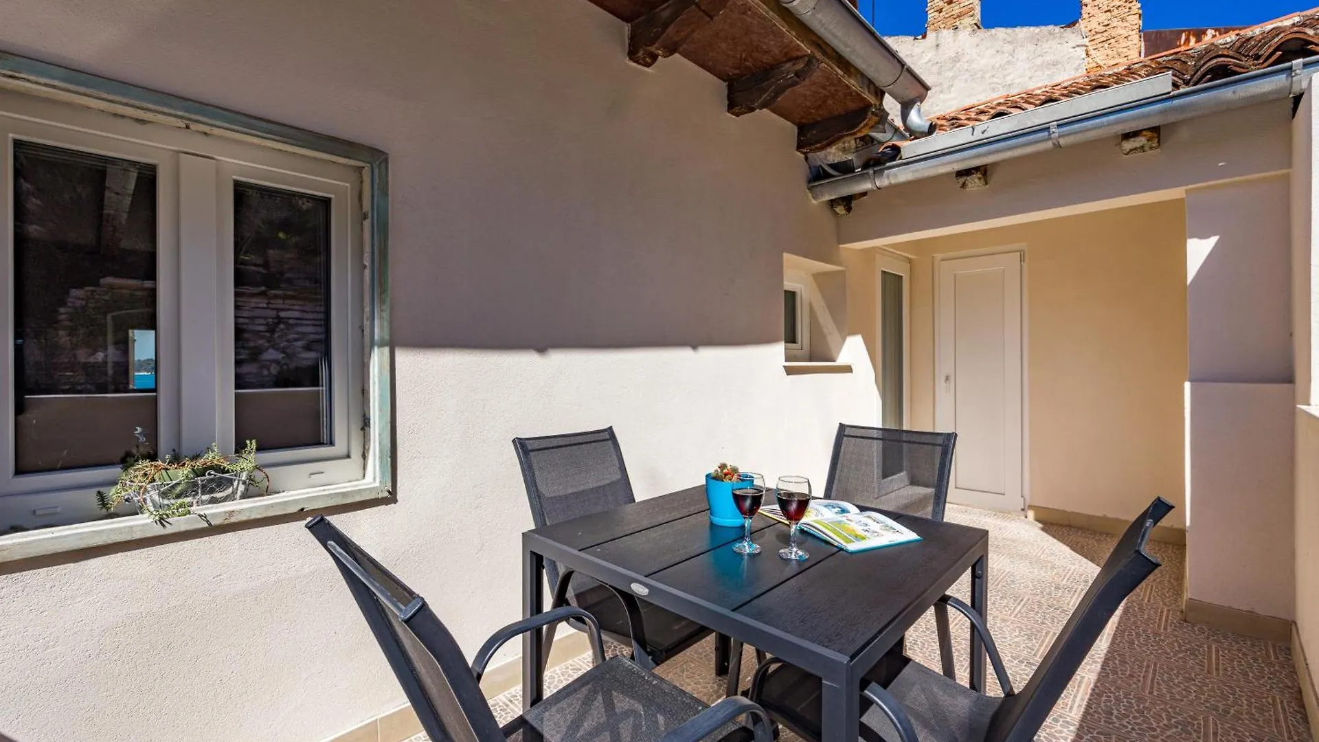 Old Tower Center Apartment Pula Croatia
