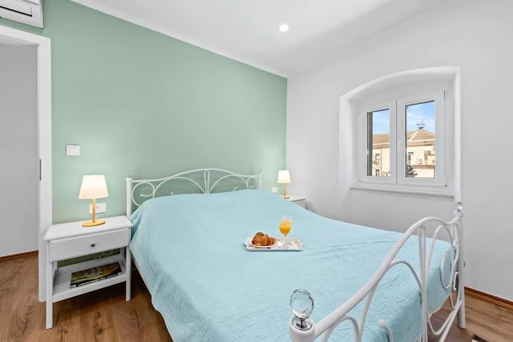 Old Tower Center Apartment Pula Croatia