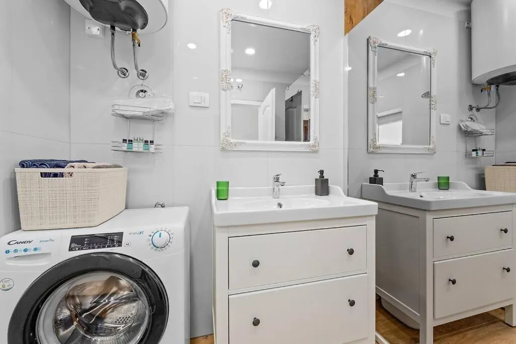 Old Tower Center Apartment Pula 0*,  Croatia