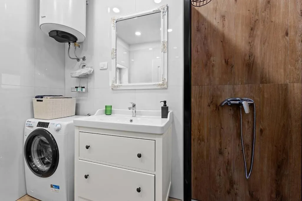 Old Tower Center Apartment Pula 0*,  Croatia