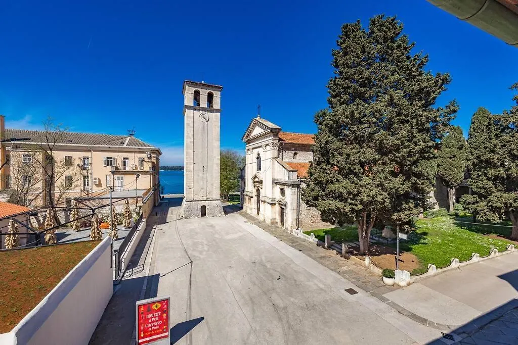 Old Tower Center Apartment Pula