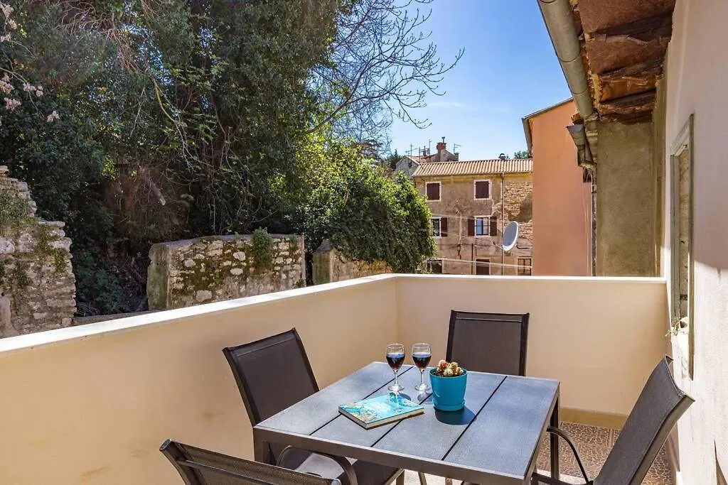 Old Tower Center Apartment Pula